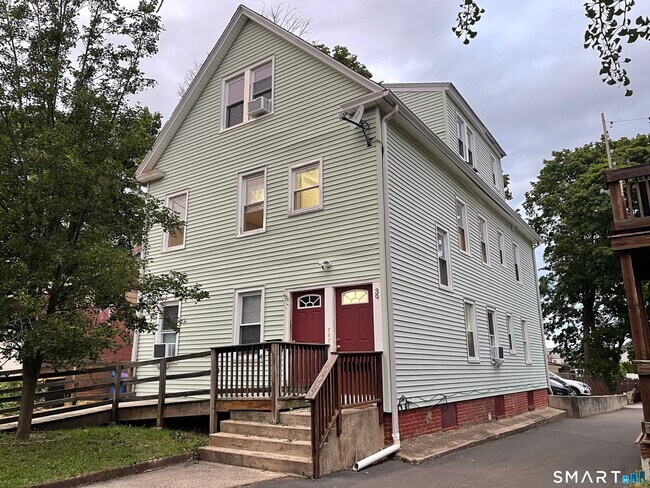 Building Photo - 39 Lander St