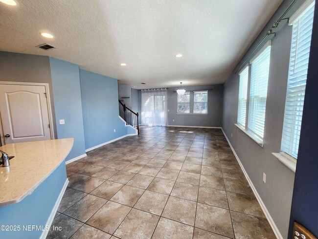 Foto del edificio - 99 Bush Pl