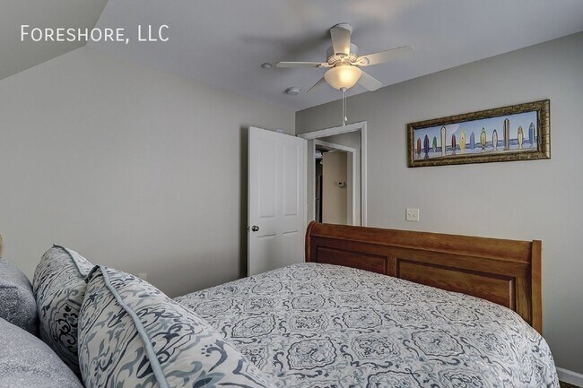 Building Photo - Old Town Bluffton Furnished Apartment! Fur...