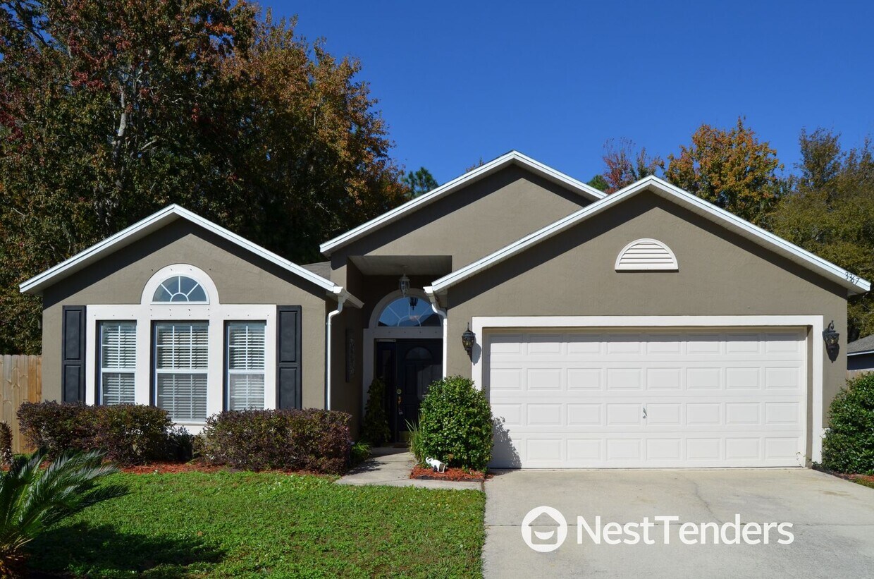 Foto principal - Four Bedrooms in Hickory Hill!