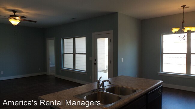 Foto del edificio - 4 br, 2 bath House - 14485 Griffin Street