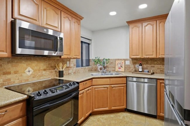 Kitchen - 1661 Braddock Ct
