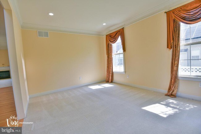 Building Photo - 35 Meadow Run Rd