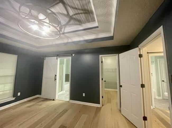 Building Photo - 3 bedroom 1 bath home with a basement and garage!