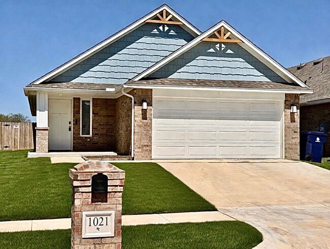 **Gorgeous Newer Build! 3 Bed 2 Bath** - **Gorgeous Newer Build! 3 Bed 2 Bath** House