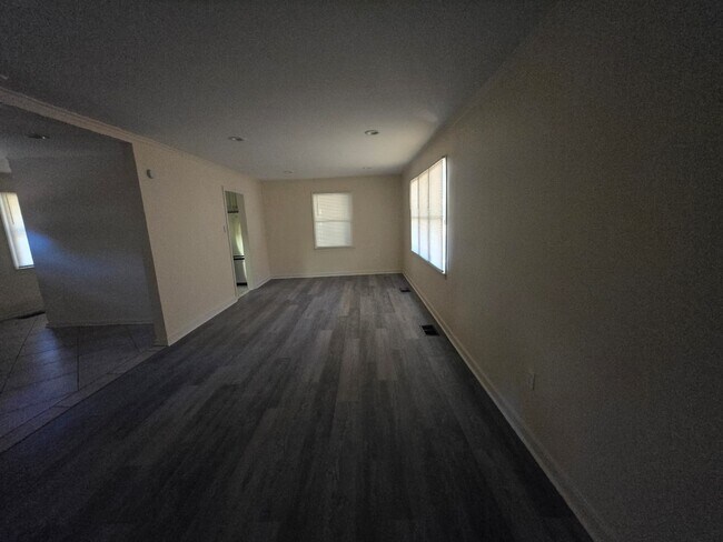 Foto del edificio - 3985 Roxbury Rd