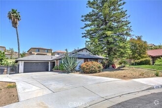 Building Photo - 273 Newell Dr