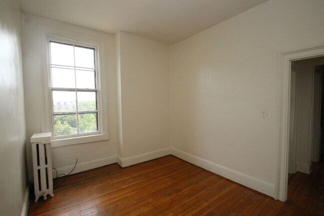 Foto del edificio - 213 W Lanvale St