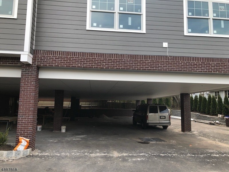 Building Photo - 599 Franklin Avenue