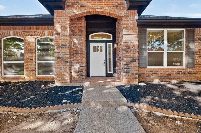 Building Photo - 720 Cliffmoor Dr