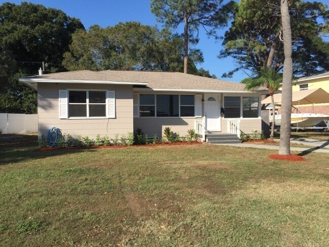 Building Photo - Spacious 4BR Home with Fenced Yard, Screened Patio & Updated Interior – 1,354 Sq Ft