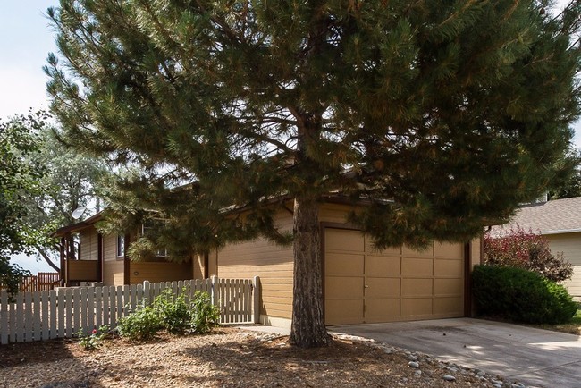 Building Photo - 538 Longfellow Ln