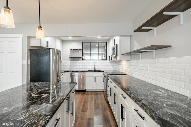 Building Photo - 239 Smallwood Ct