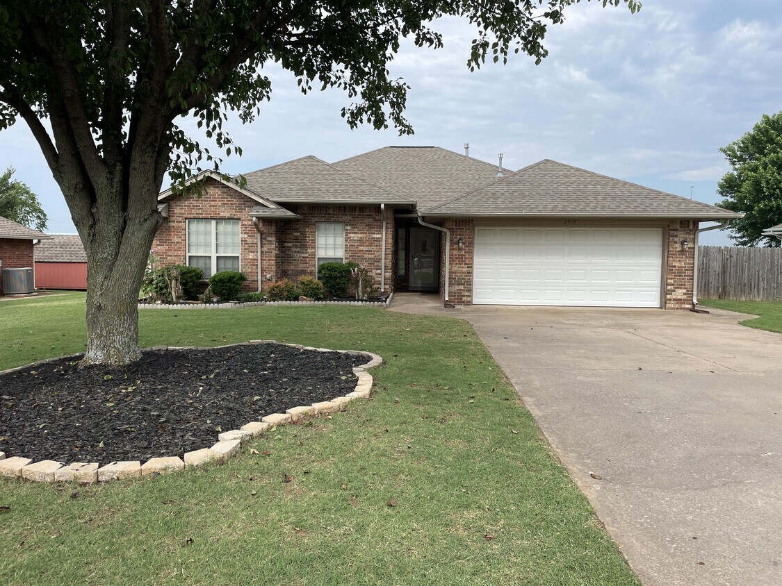 Primary Photo - 2405 Headwind Dr