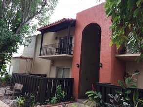 Building Photo - 10762 N Kendall Dr