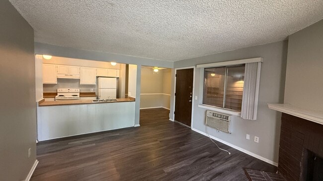 Building Photo - 2 Bedroom 2 Bathroom Condo in Red Fin!