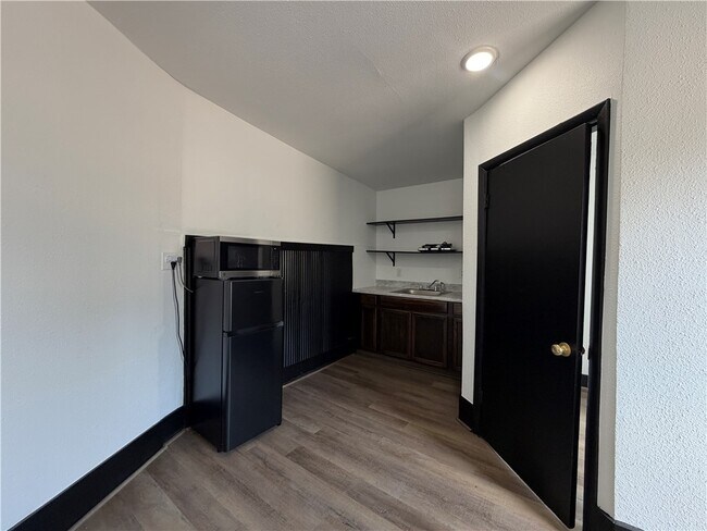 Foto del edificio - 401 E Twin Springs St