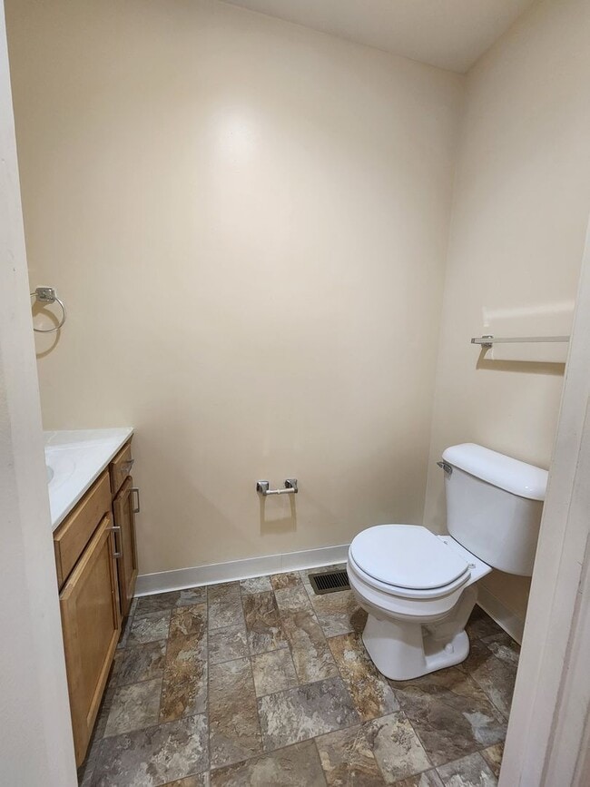 Building Photo - 3 Bedroom House In Alton