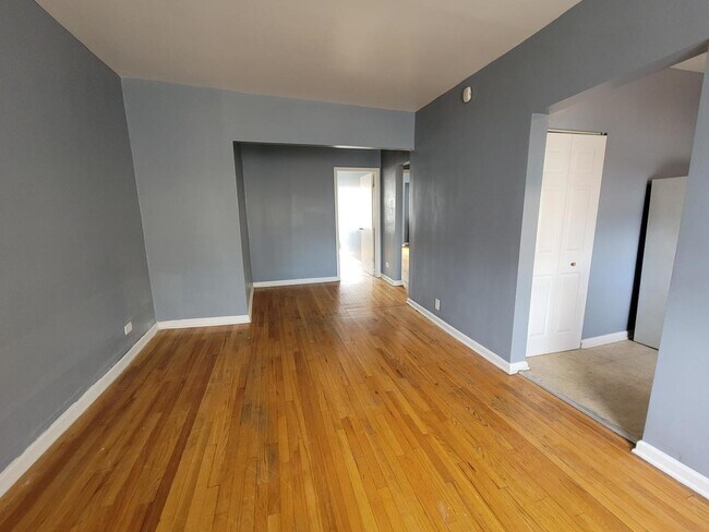Building Photo - 10803 S Prairie Ave
