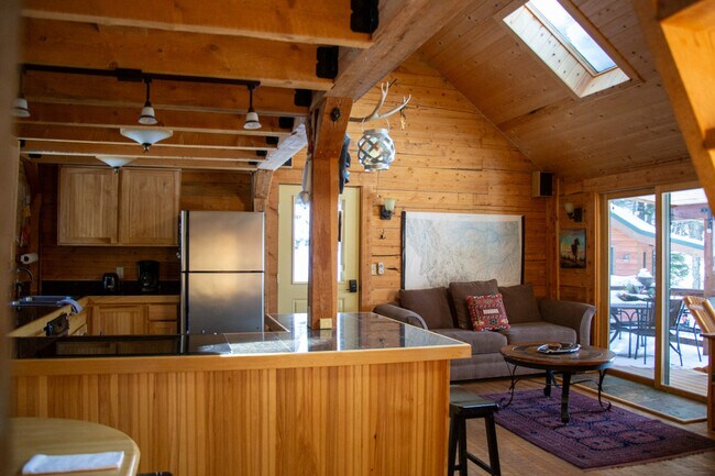 Foto del edificio - 15696 Horse Creek Rd