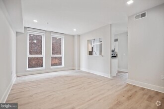 Building Photo - 1805 N Howard St