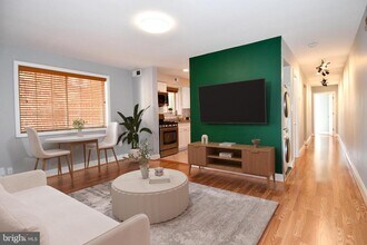 Building Photo - 718 Park Rd NW