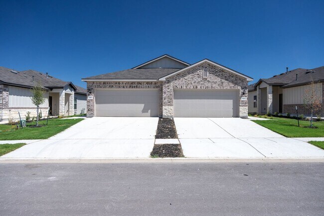 Foto del edificio - GORGEOUS 3 BEDROOM DUPLEX LOCATED IN CONVERSE, TX!