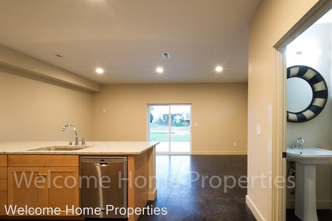 Building Photo - 72 NE Hadley Way