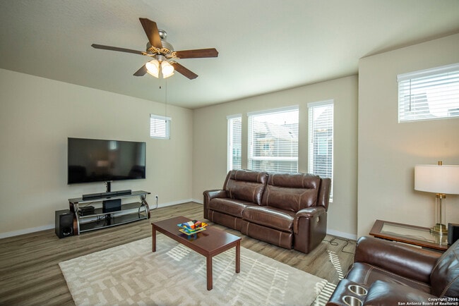 Foto del edificio - 6446 Babcock Rd