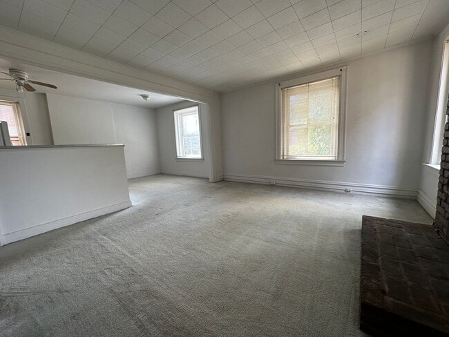 Building Photo - 213 S Aiken Ave