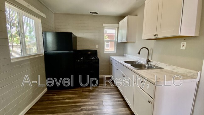 Building Photo - 3043 E Proctor Vista