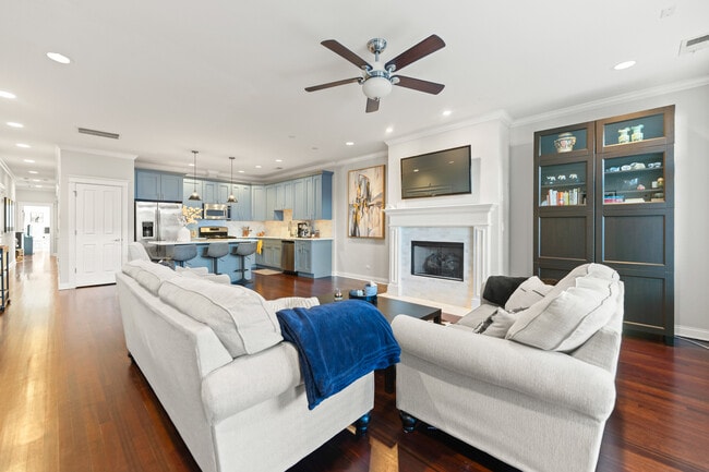 Foto del edificio - 3056 N Clybourn Ave