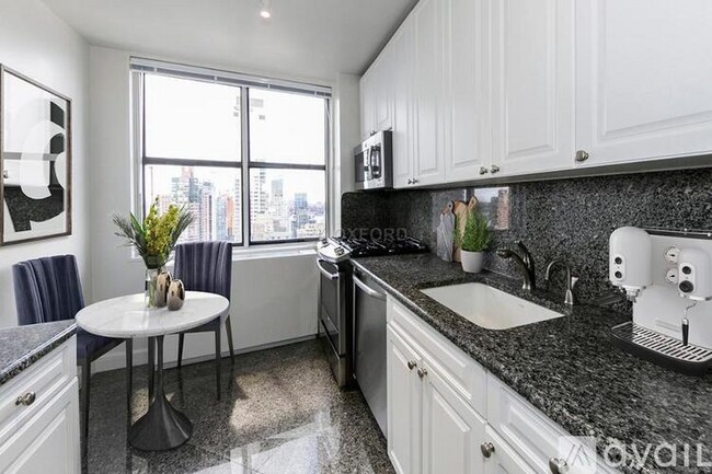 Foto del edificio - 45 W 60th St
