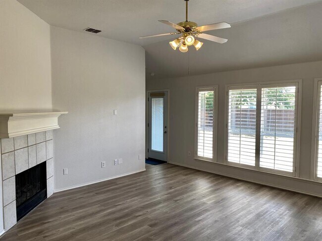 Foto del edificio - 9221 Norfolk Ln