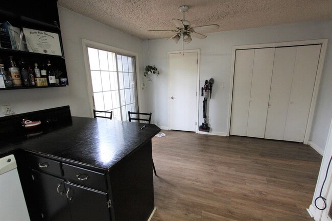 Building Photo - 2389 Gregory Dr