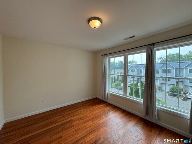 Foto del edificio - 23 Oak Branch Dr