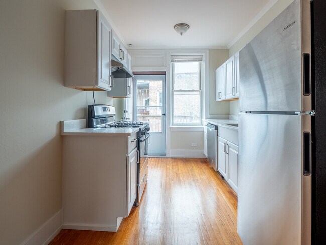 Foto del edificio - 7371 N Damen Ave