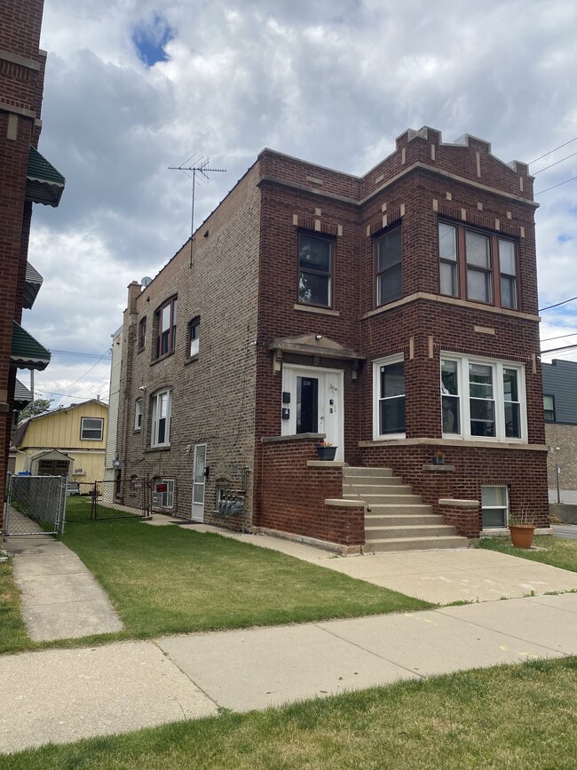 Building Photo - 4816 W Grace St