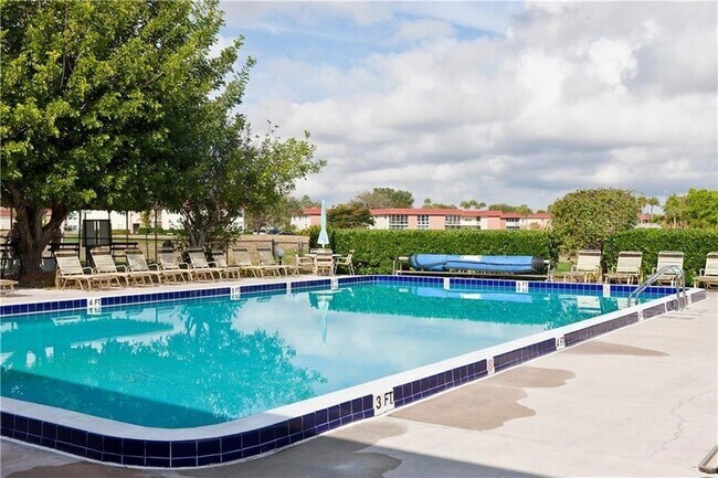 Foto del edificio - 53 Woodland Dr