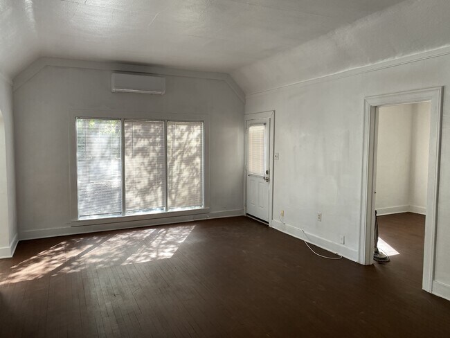 Foto del edificio - 229 Mensinger Ave