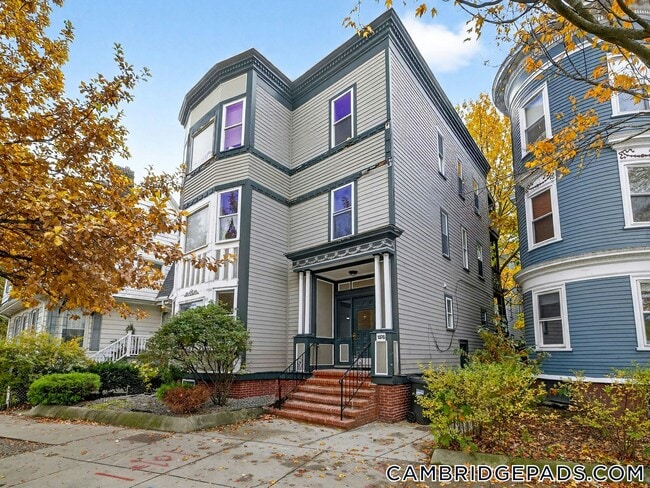 Building Photo - 1576 Cambridge St