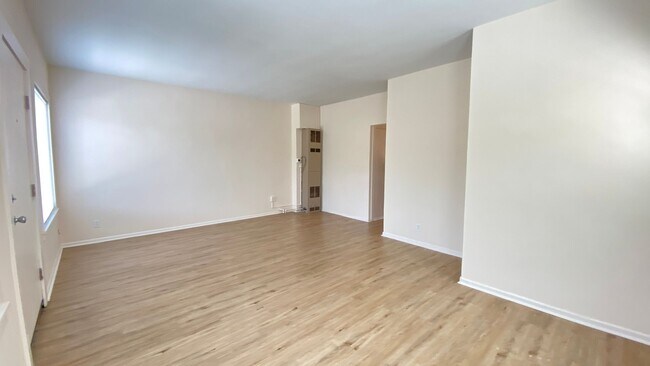 Foto del edificio - Sand Point-3, LLC
