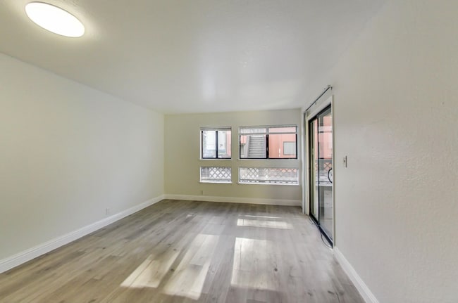 Building Photo - 1421 38th Ave