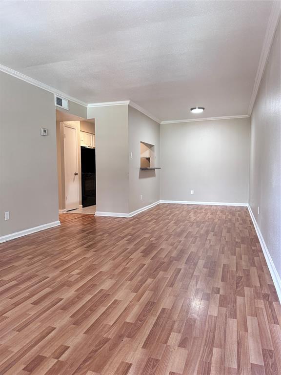 Building Photo - 201 W Rosamond St