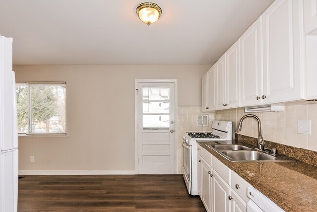 Foto del edificio - Fantastic 4bd/1.5ba home! Let yourself in!