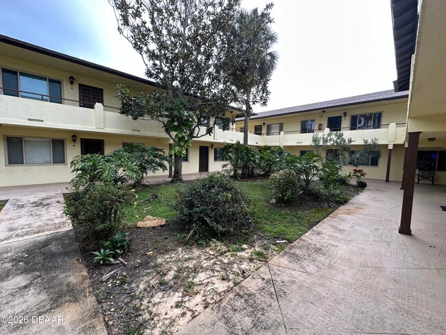 Building Photo - 400 Oakridge Blvd