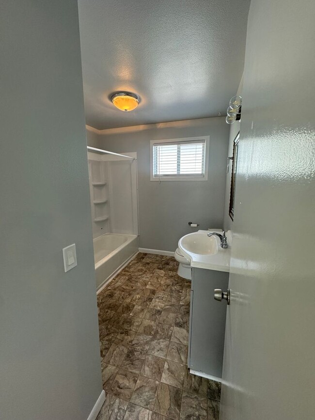 Building Photo - Newly renovated 3 bed / 1 bath
