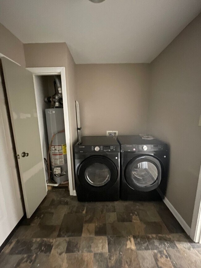 Foto del edificio - 1101 Lehman Dr