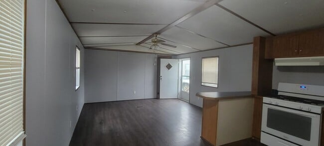 Building Photo - 827 Sally Mae Terrace