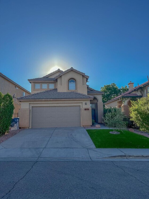 Foto principal - Spacious 3 Bedroom, 2.5 Bath Home with No ...
